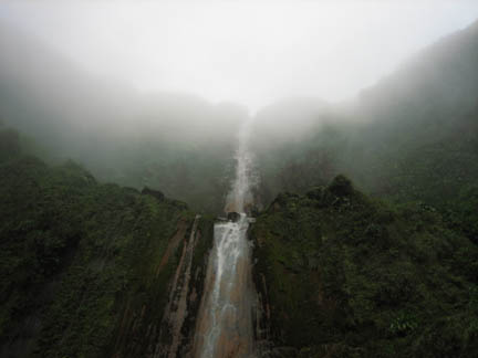 Photo20060305GuadChute2Clouds.jpg - 28441 Bytes