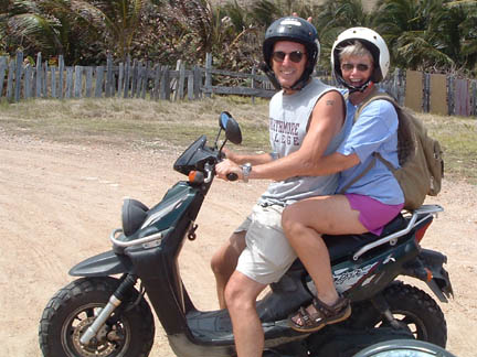 Photo20060310LindaJohnKarenScooter.jpg - 63515 Bytes