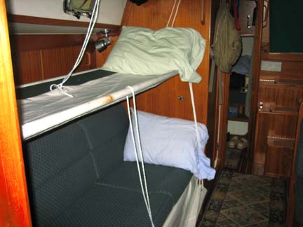 Photo20060119Bunks.jpg - 40024 Bytes