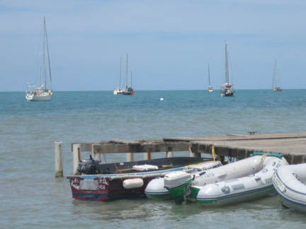 Photo20060505BoqueronDinghyDock.jpg - 34413 Bytes